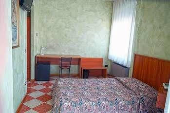 Daina Hotel 3*